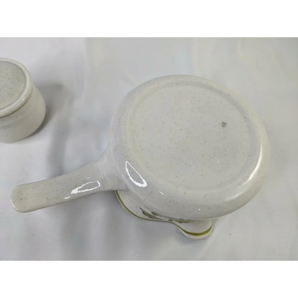 Poppy Trail by Metlox Geranium Gravy Boat and Salt Shaker